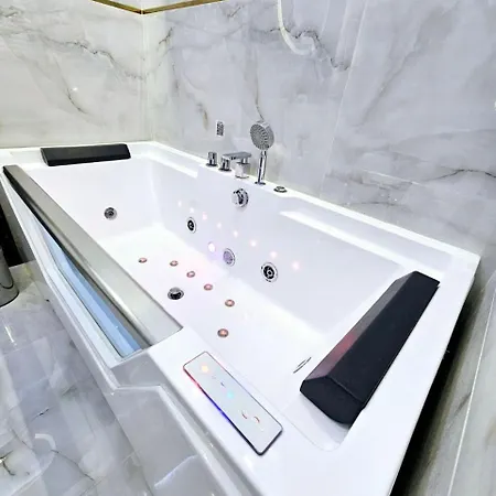 Apartament Chill & Lux Апартаменты